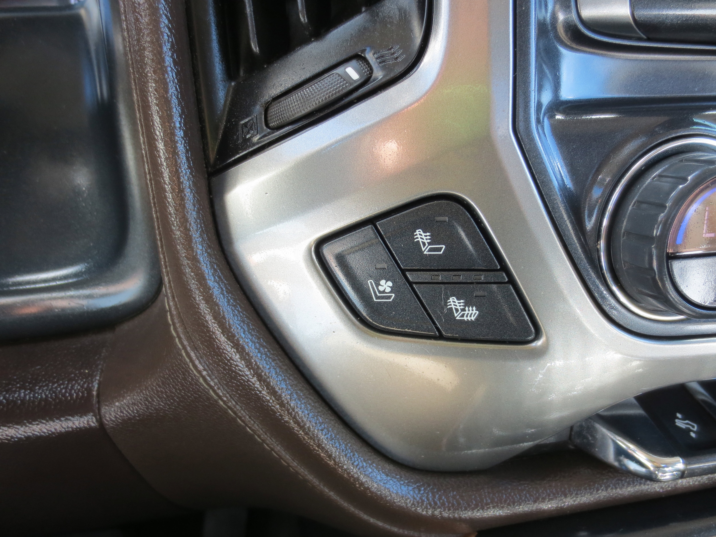 2018 Chevrolet Silverado 2500HD LTZ - Photo 13