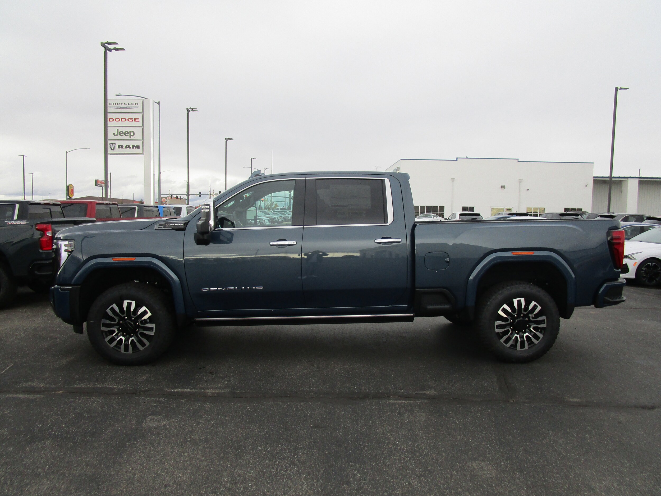2026 Gmc Sierra 2500 HD Denali Ultimate photo 2