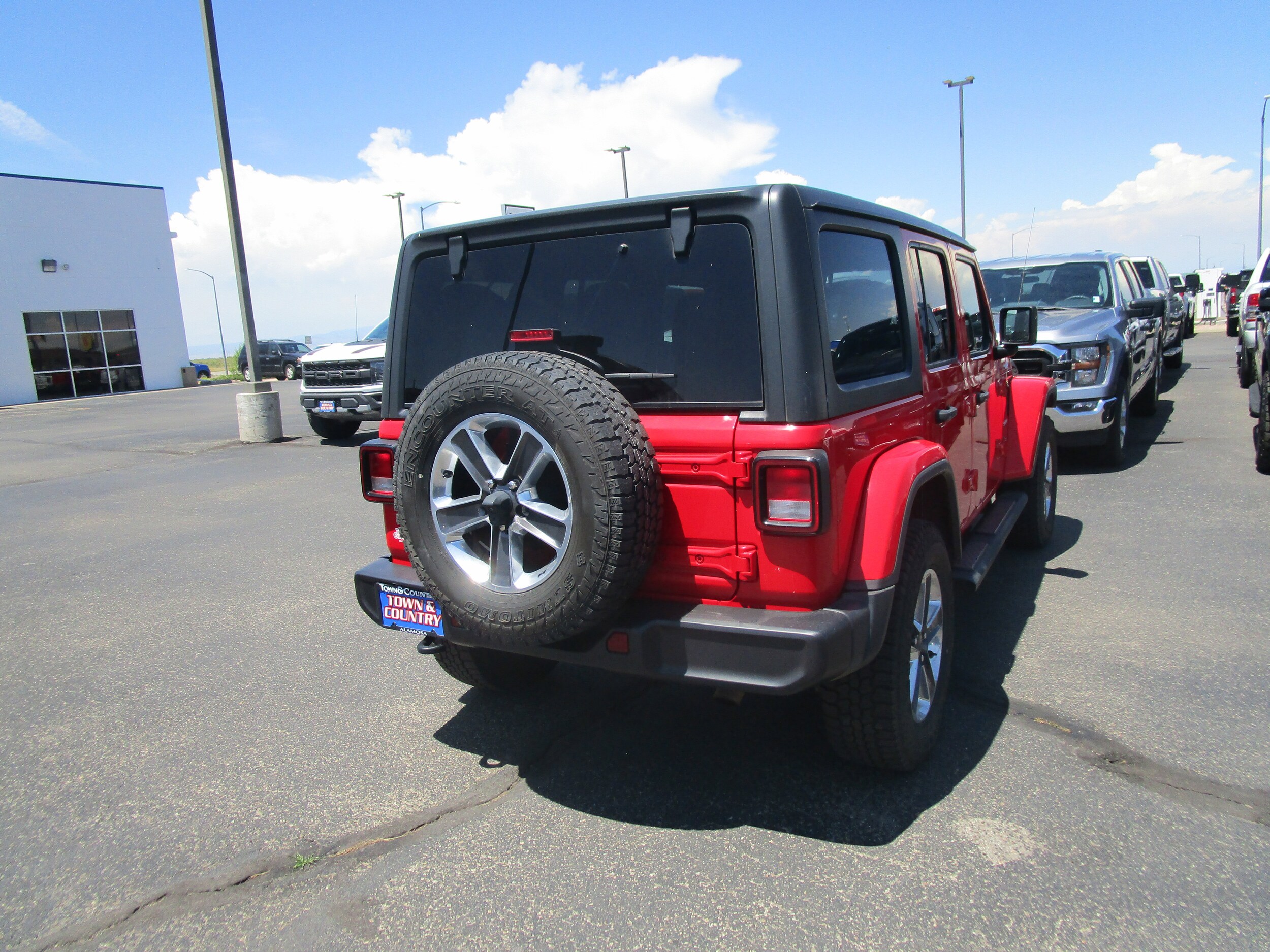 2021 Jeep Wrangler Unlimited Sahara photo 3