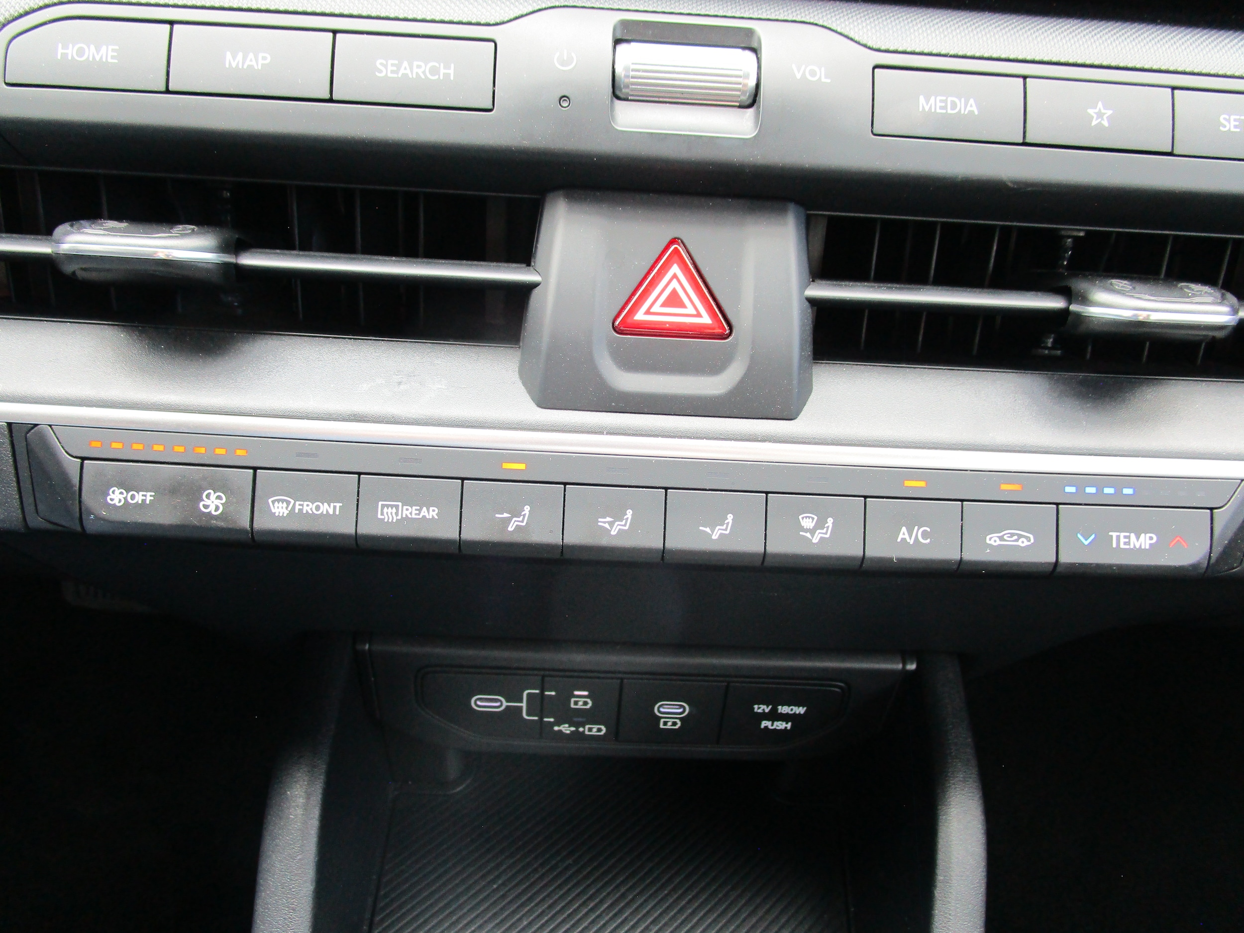 2025 Kia K4 LXS - Photo 11