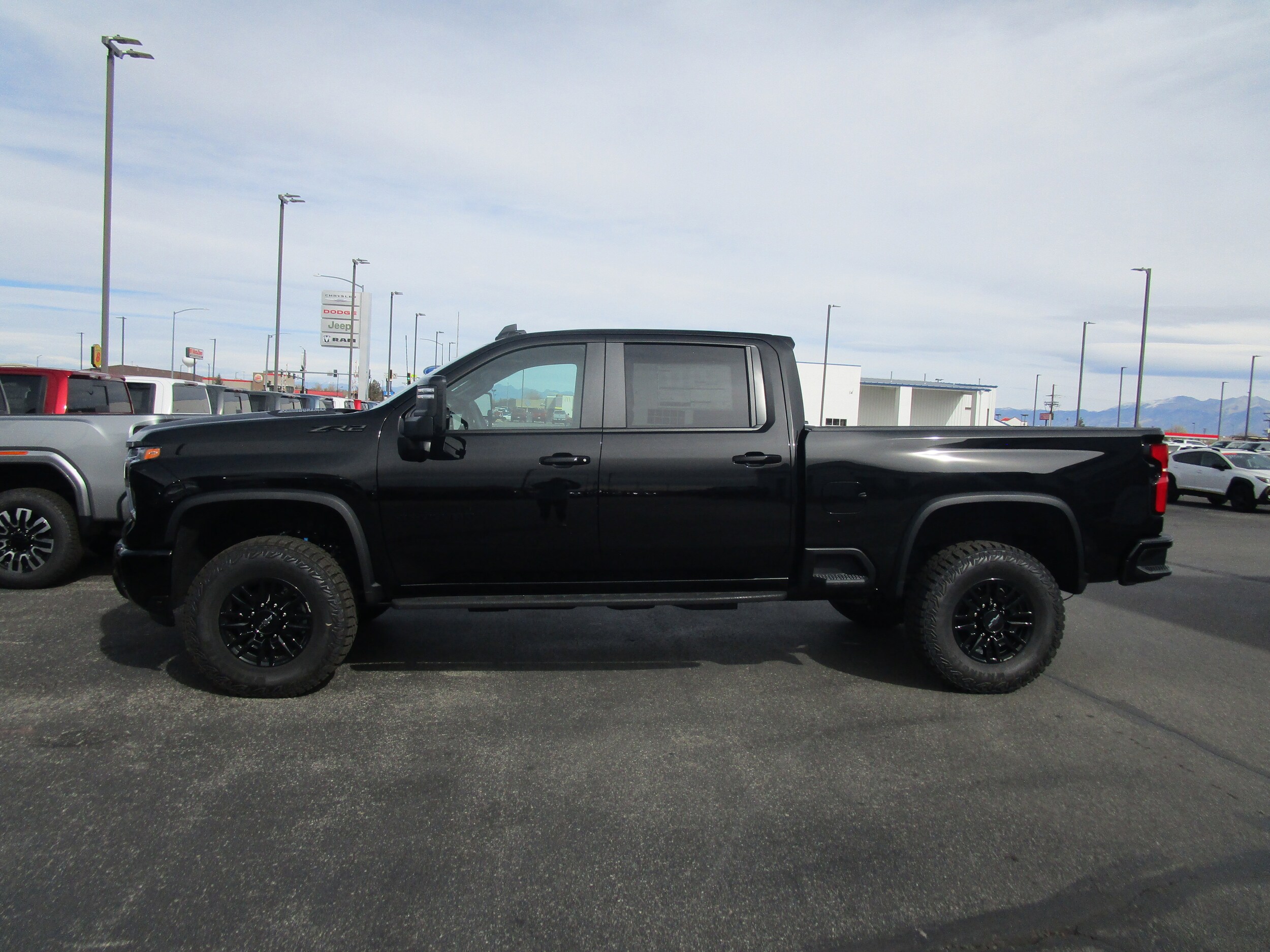 2026 Chevrolet Silverado 2500HD ZR2 photo 2