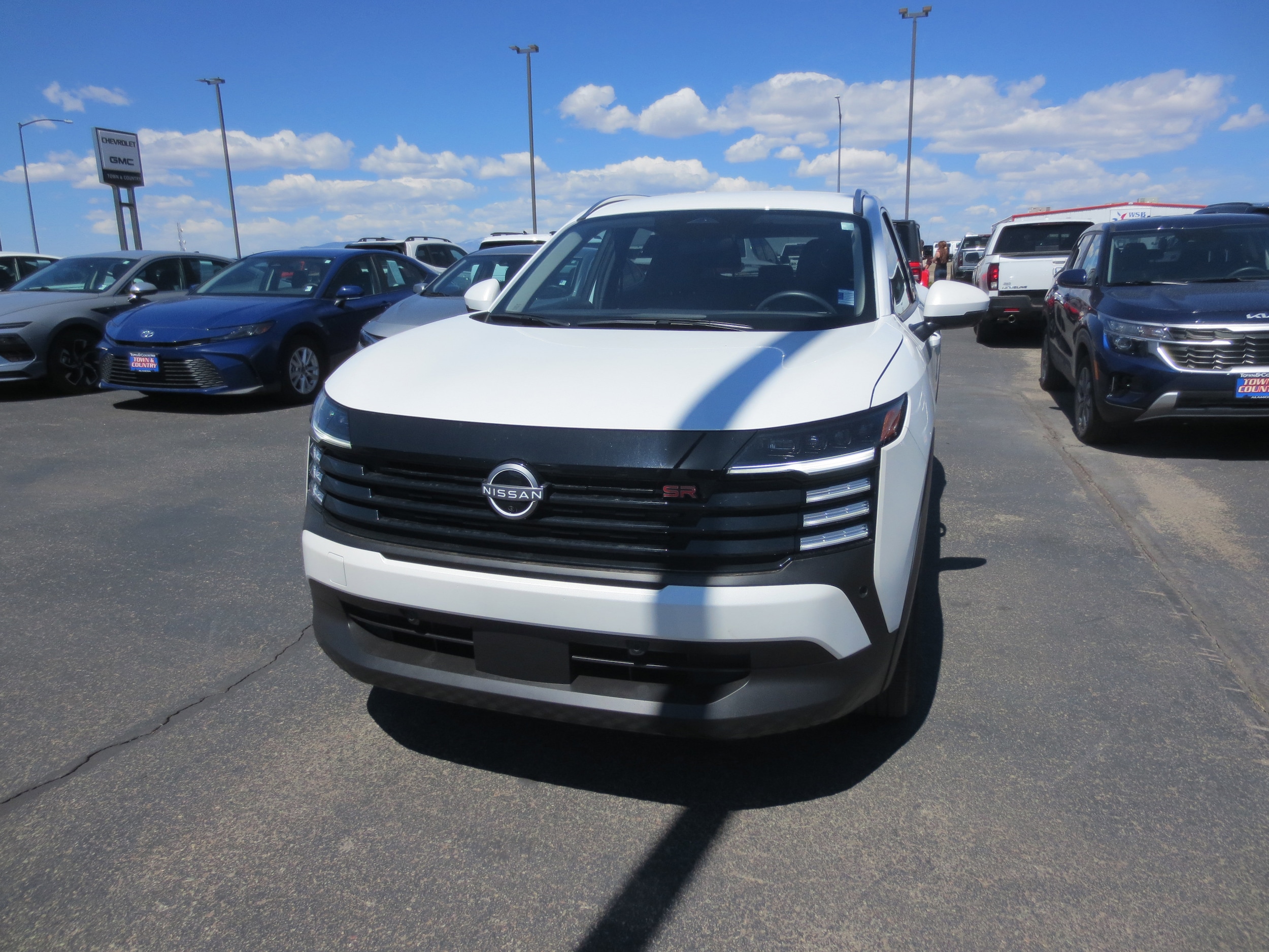 2025 Nissan Kicks 2.0 SR's photo
