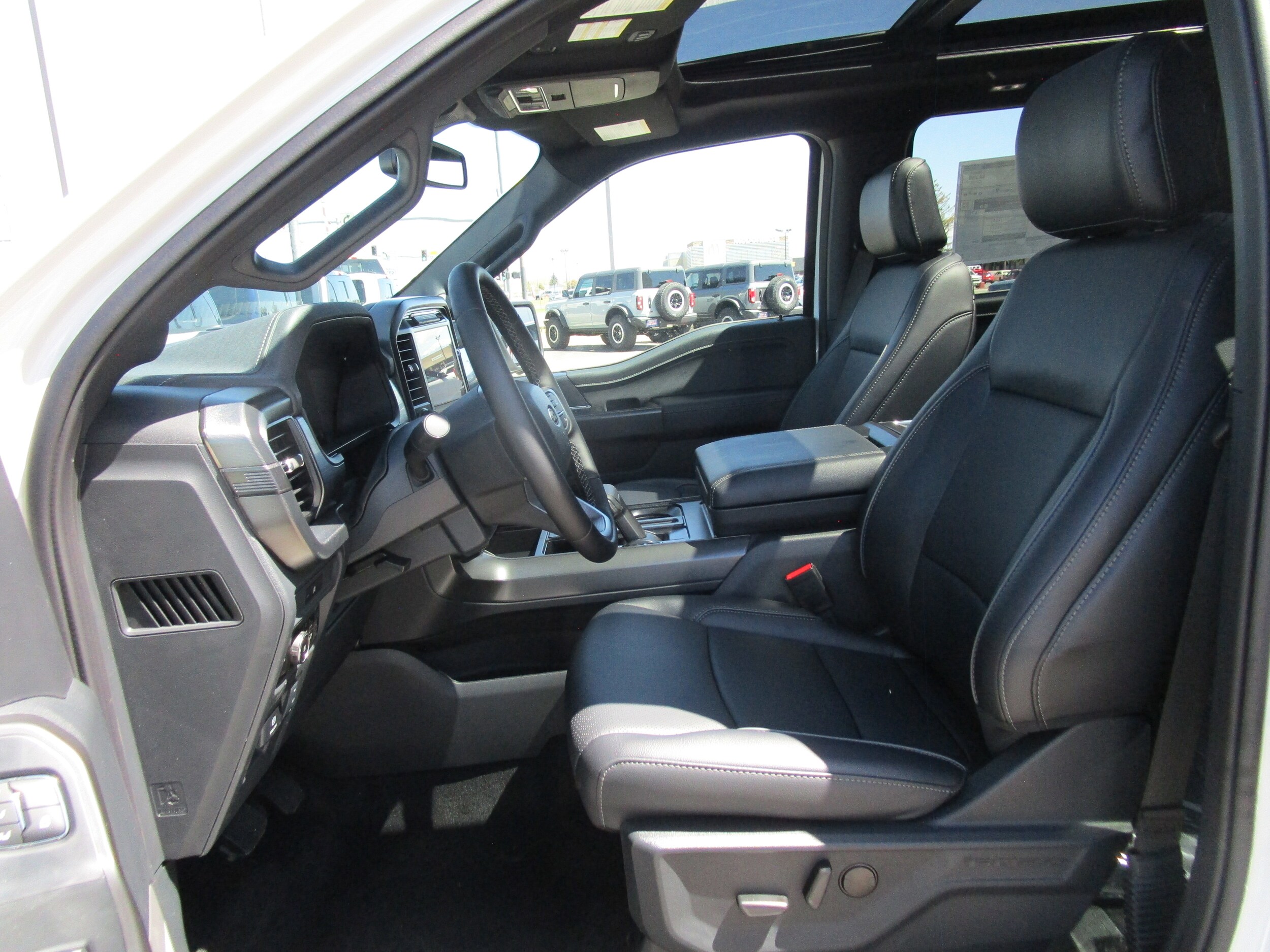 2025 Ford F-150 Lariat photo 4
