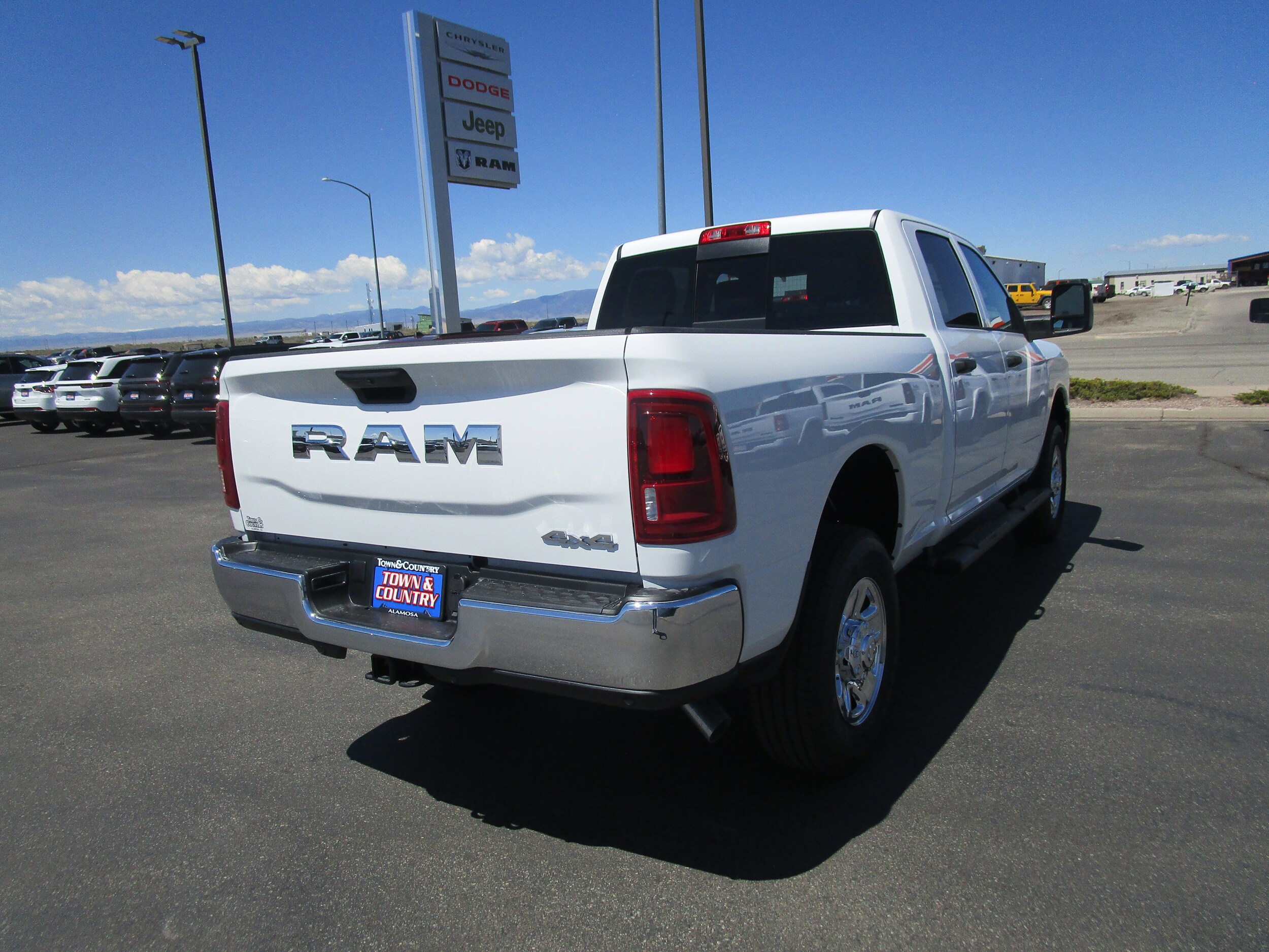 2025 Ram 2500 Tradesman photo 3