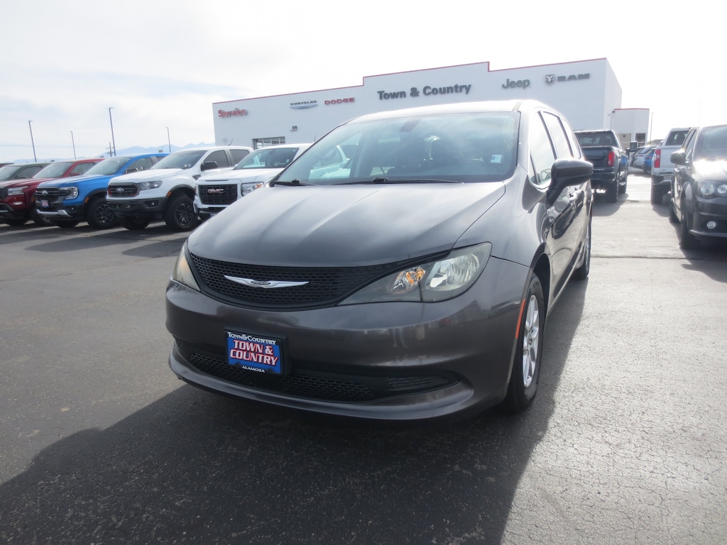 Used 2022 Chrysler Voyager LX LX FWD