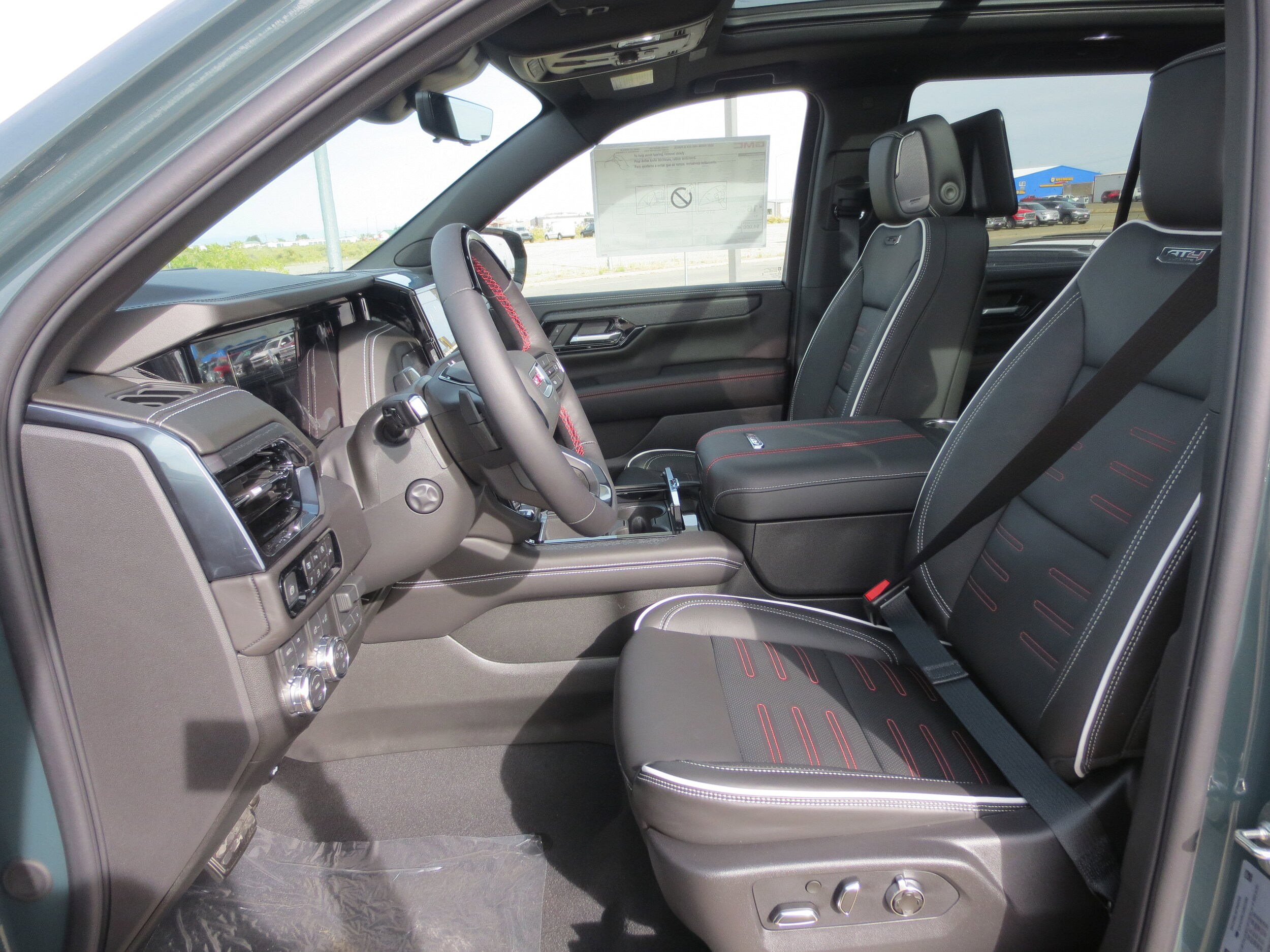 2025 Gmc Yukon AT4 Ultimate photo 3