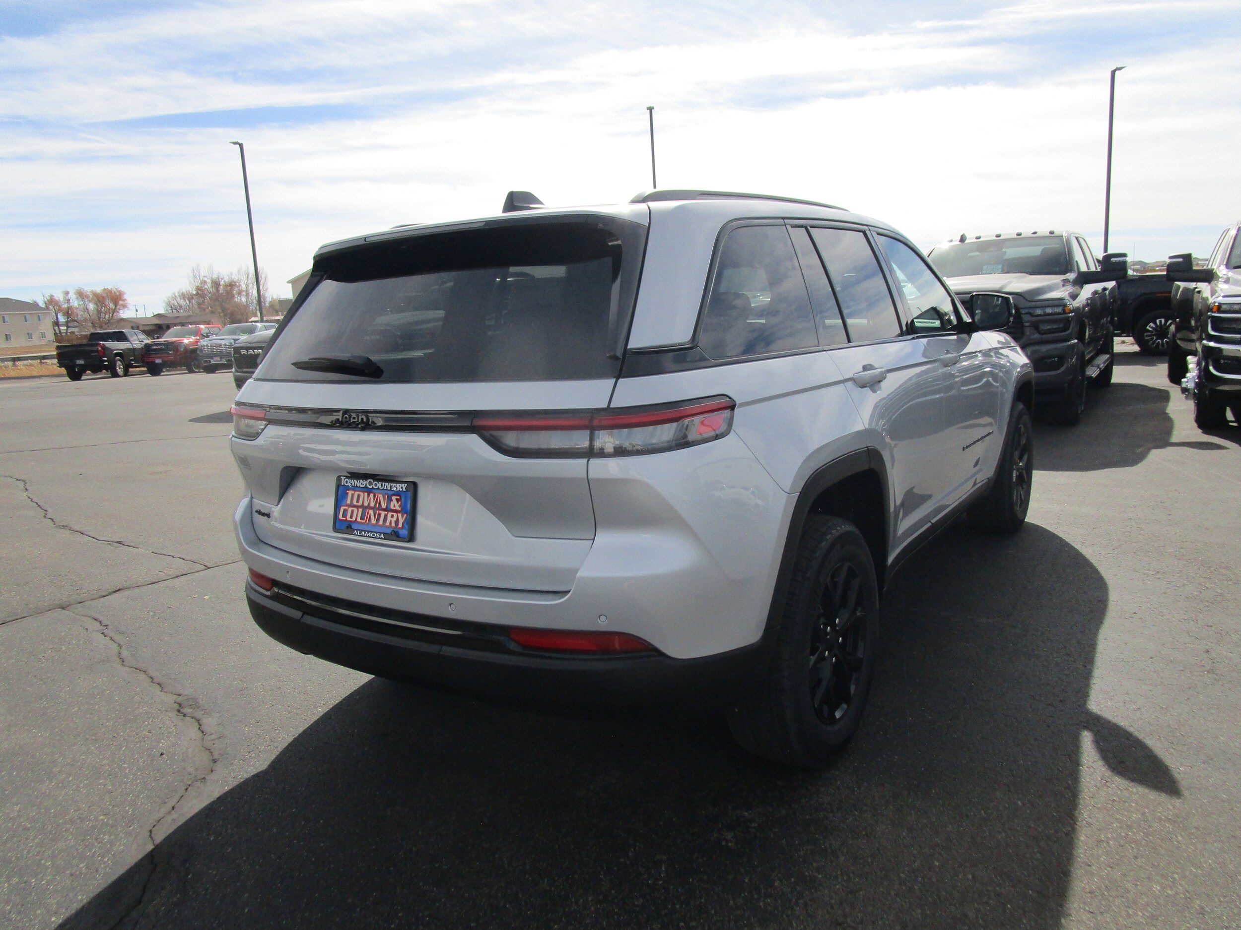 2025 Jeep Grand Cherokee Laredo photo 3