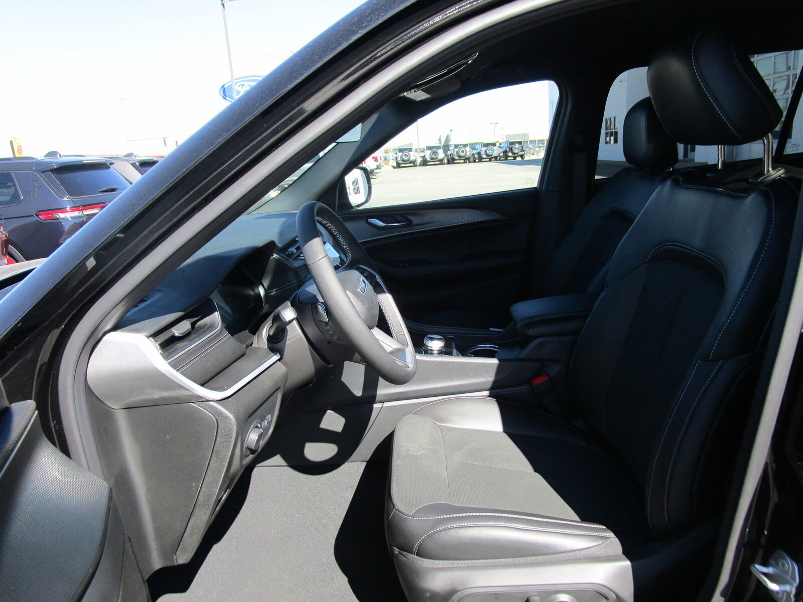 2025 Jeep Grand Cherokee L photo 4