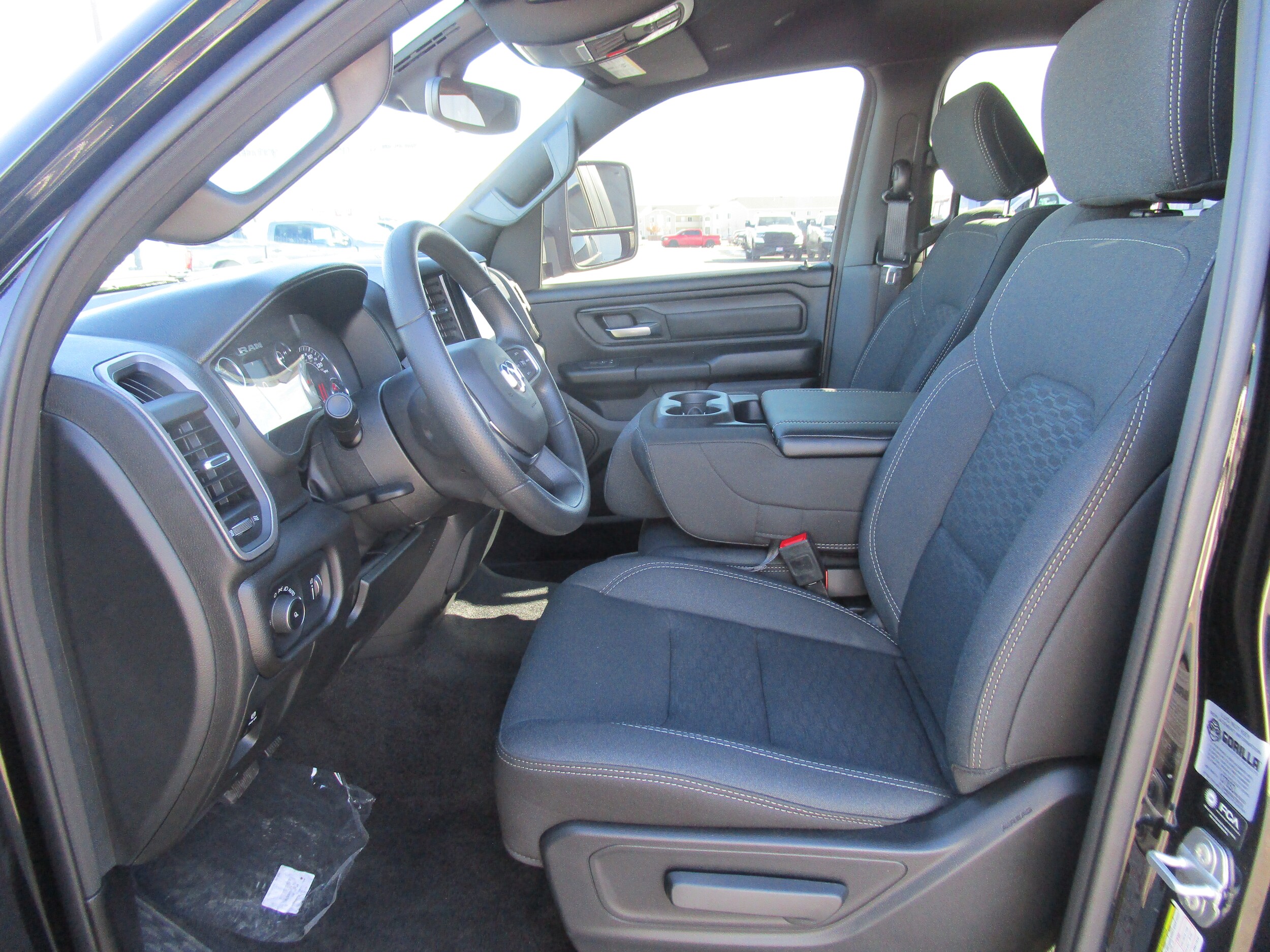 2025 Ram 1500 Tradesman photo 4