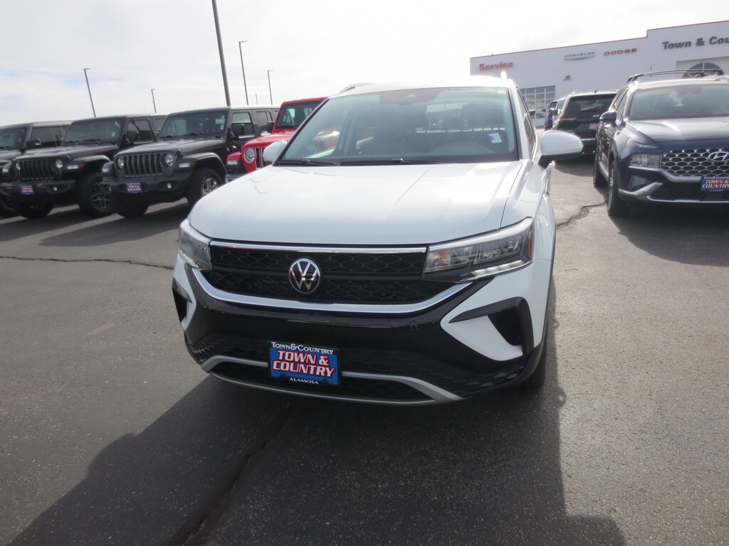 Used 2024 Volkswagen Taos SE SE FWD