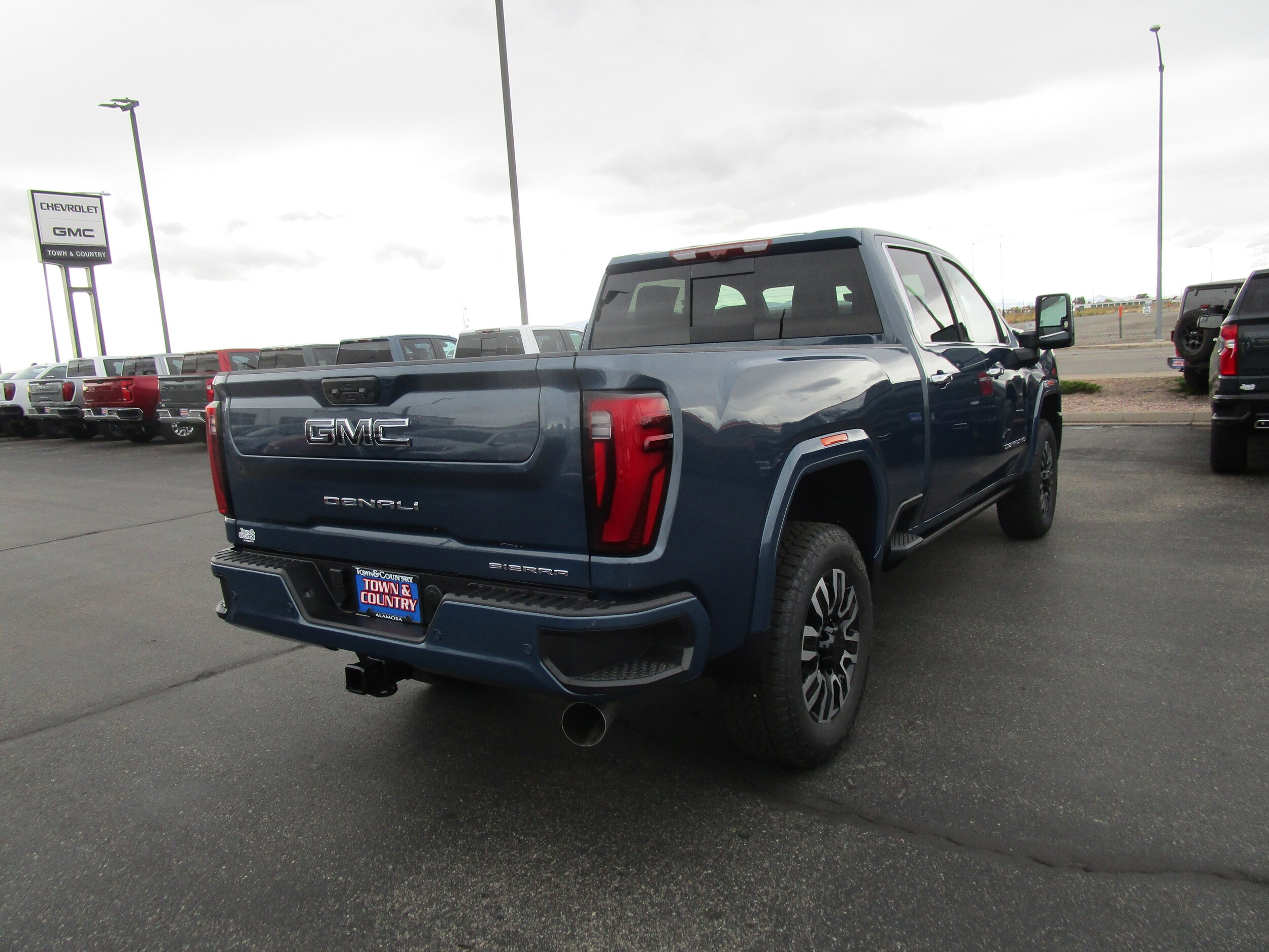 2026 Gmc Sierra 2500 HD Denali Ultimate photo 3