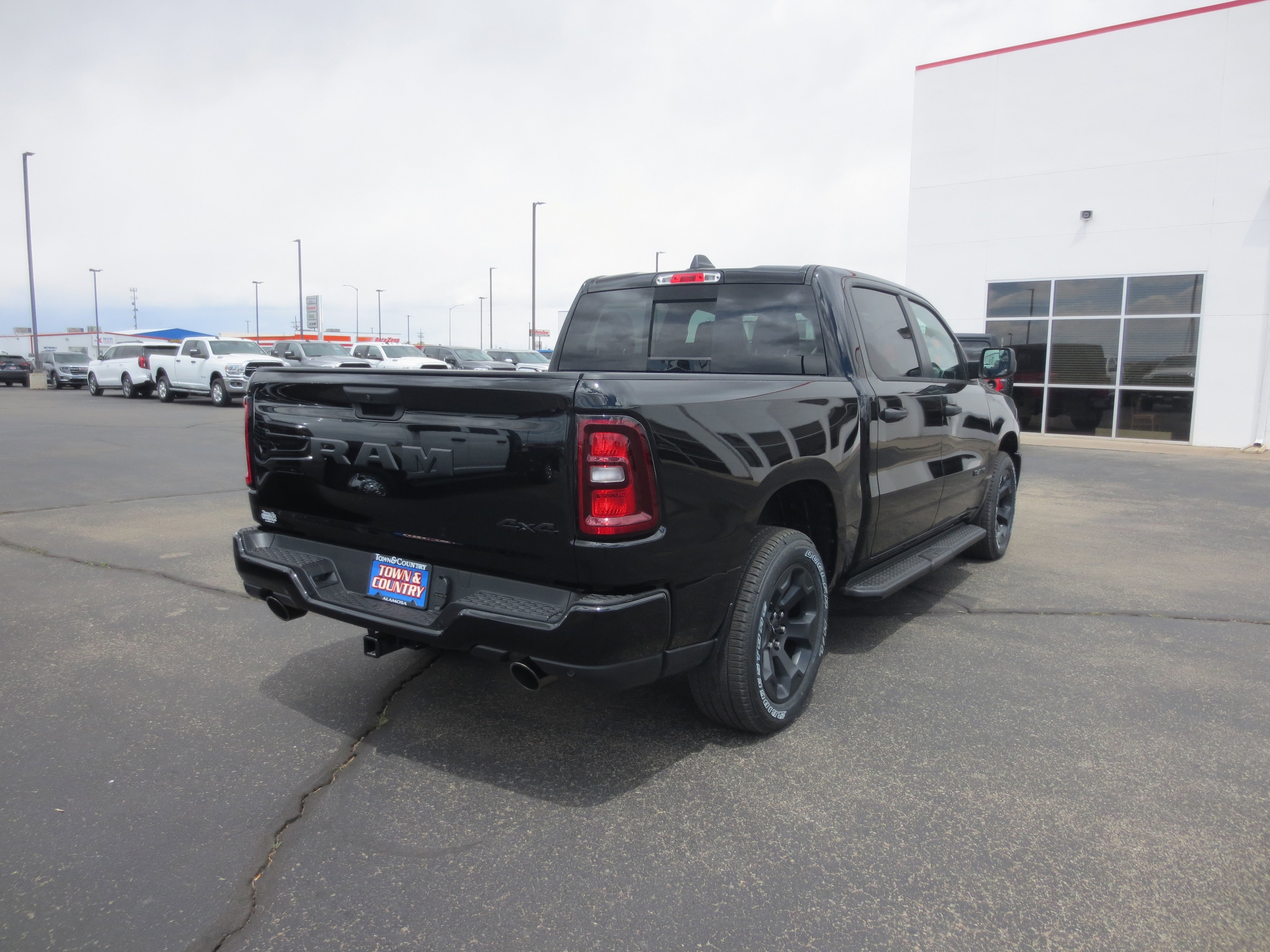 2026 RAM 1500 Express - Photo 3