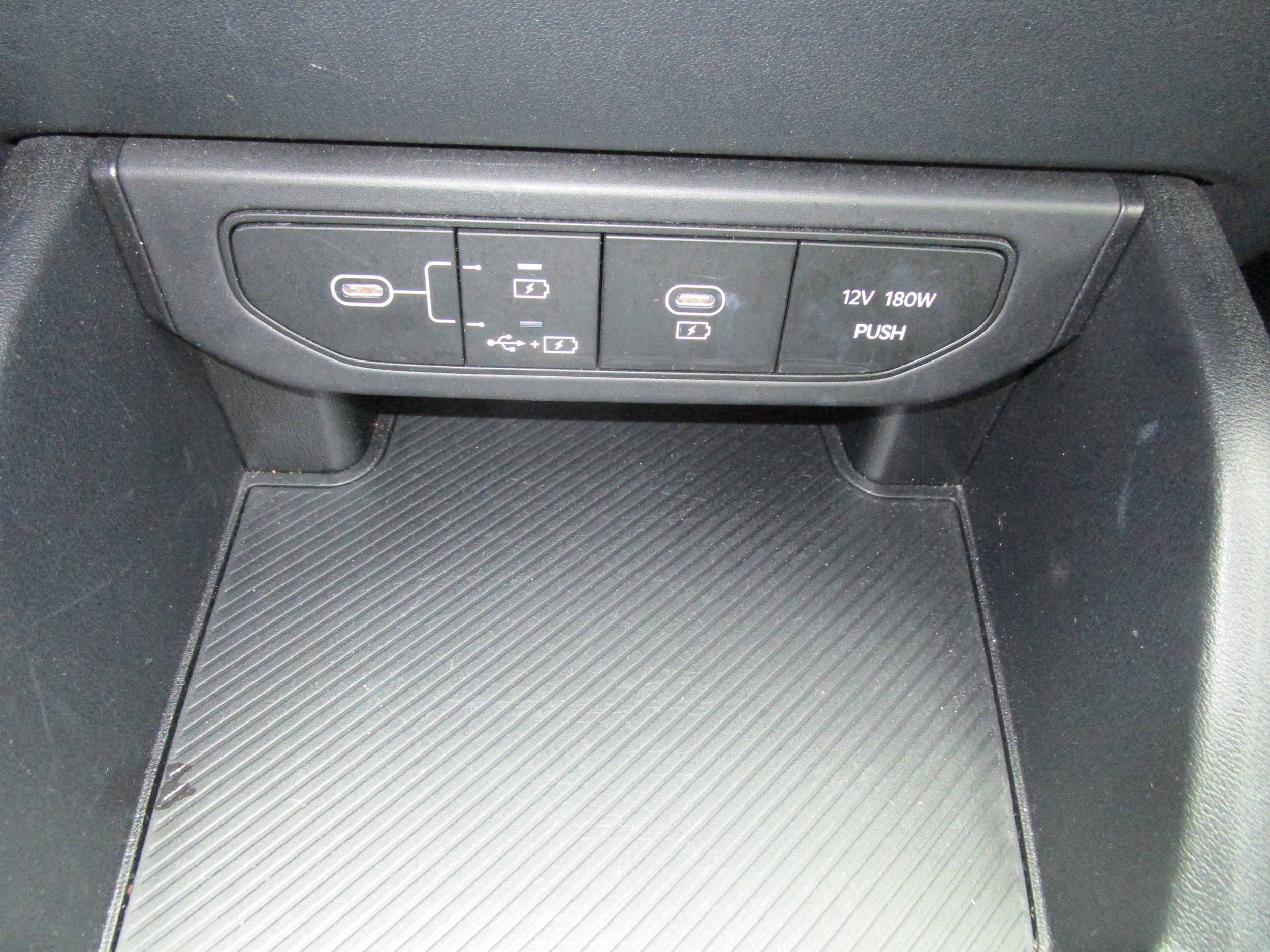 2025 Kia K4 LXS - Photo 12