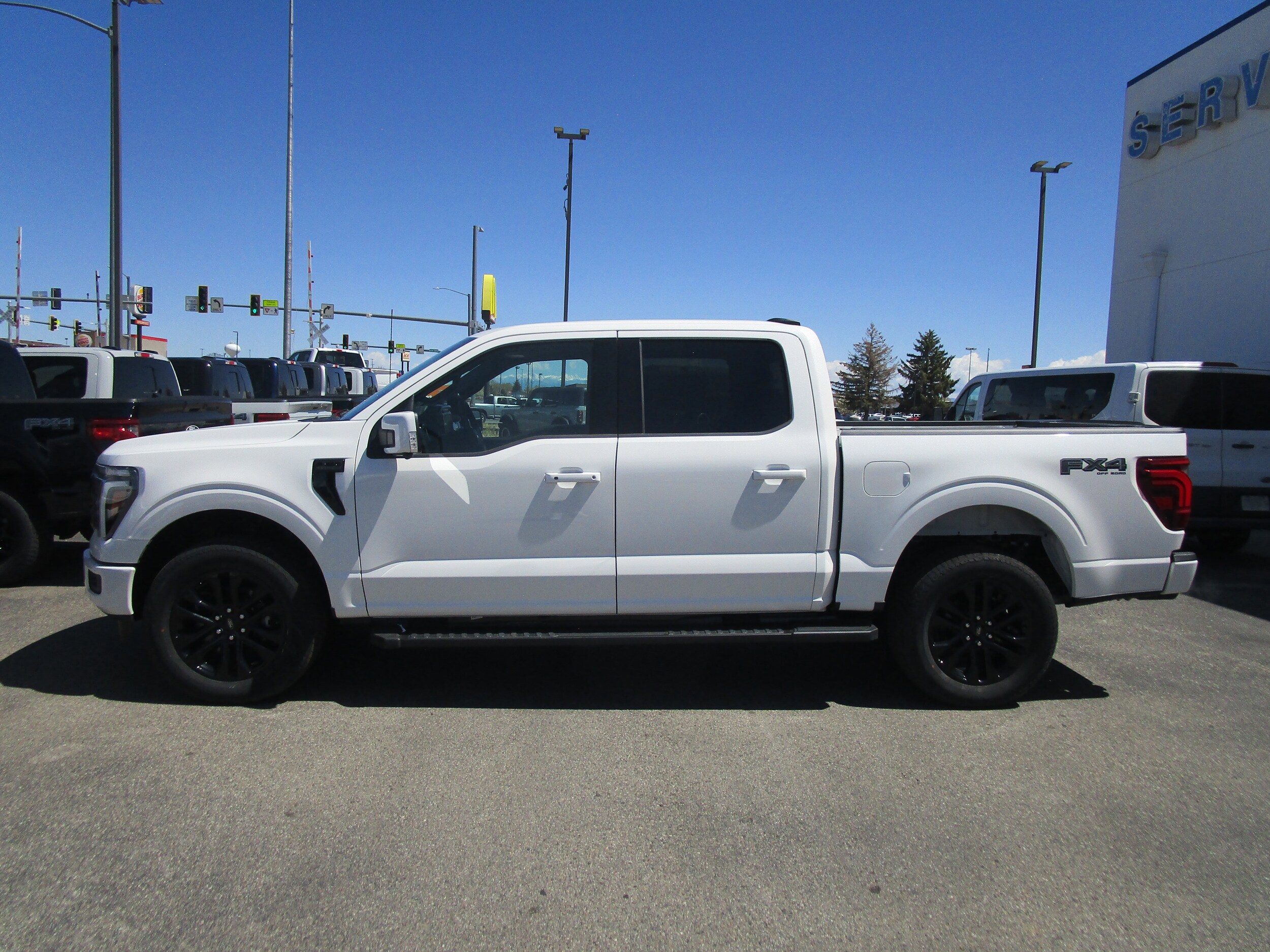 2025 Ford F-150 Lariat photo 2