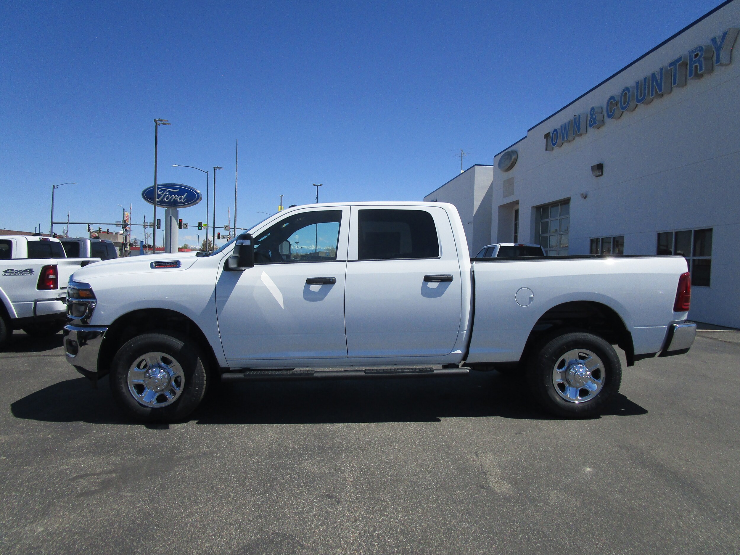 2025 Ram 2500 Tradesman photo 2
