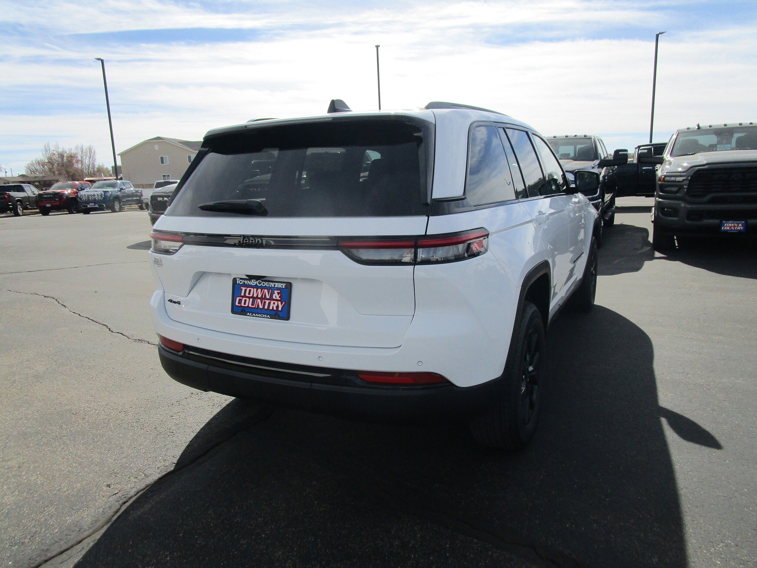 2025 Jeep Grand Cherokee Laredo photo 2