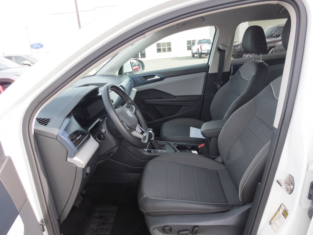 Used 2024 Volkswagen Taos SE SE FWD