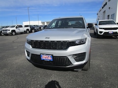 2025 Jeep Grand Cherokee Laredo SUV