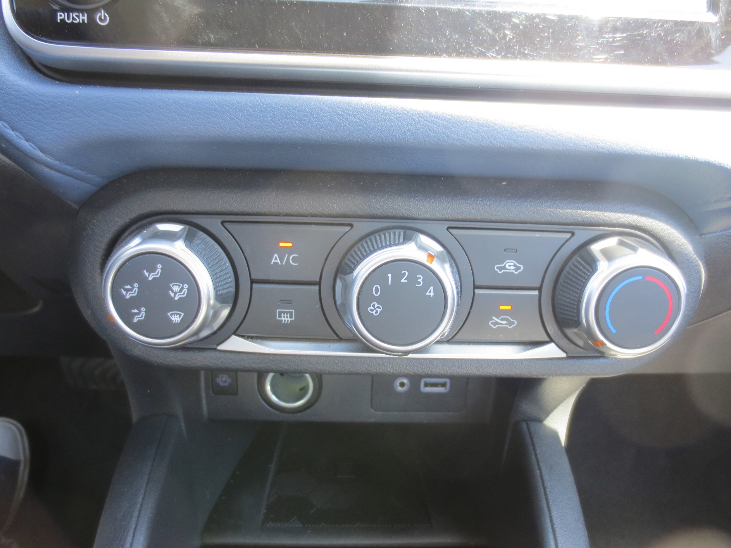 2025 Nissan Versa Sedan SV - Photo 11
