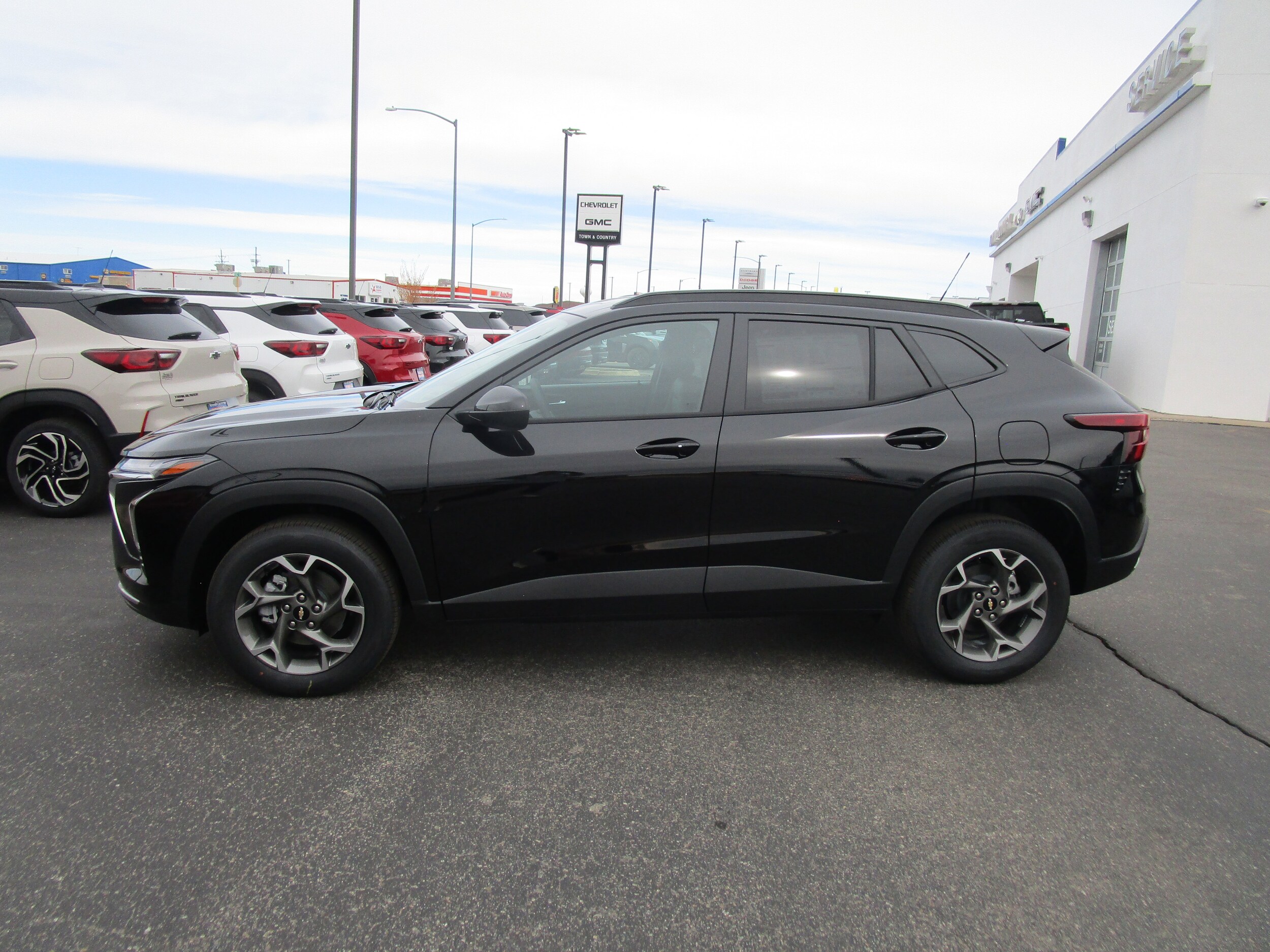 2026 Chevrolet Trax LT photo 2