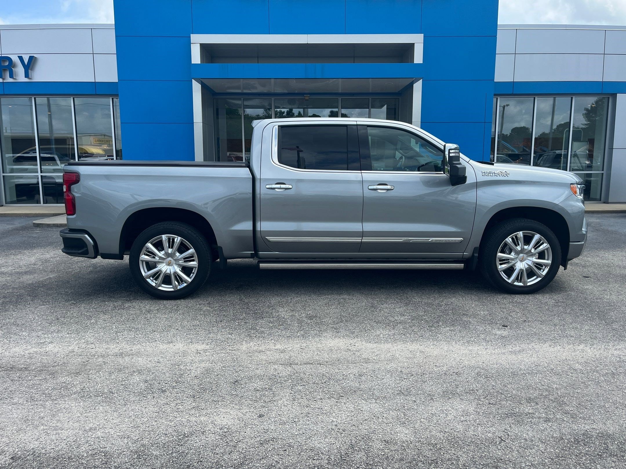 Used 2024 Chevrolet Silverado 1500 High Country with VIN 2GCUDJED2R1242829 for sale in Whiteville, NC