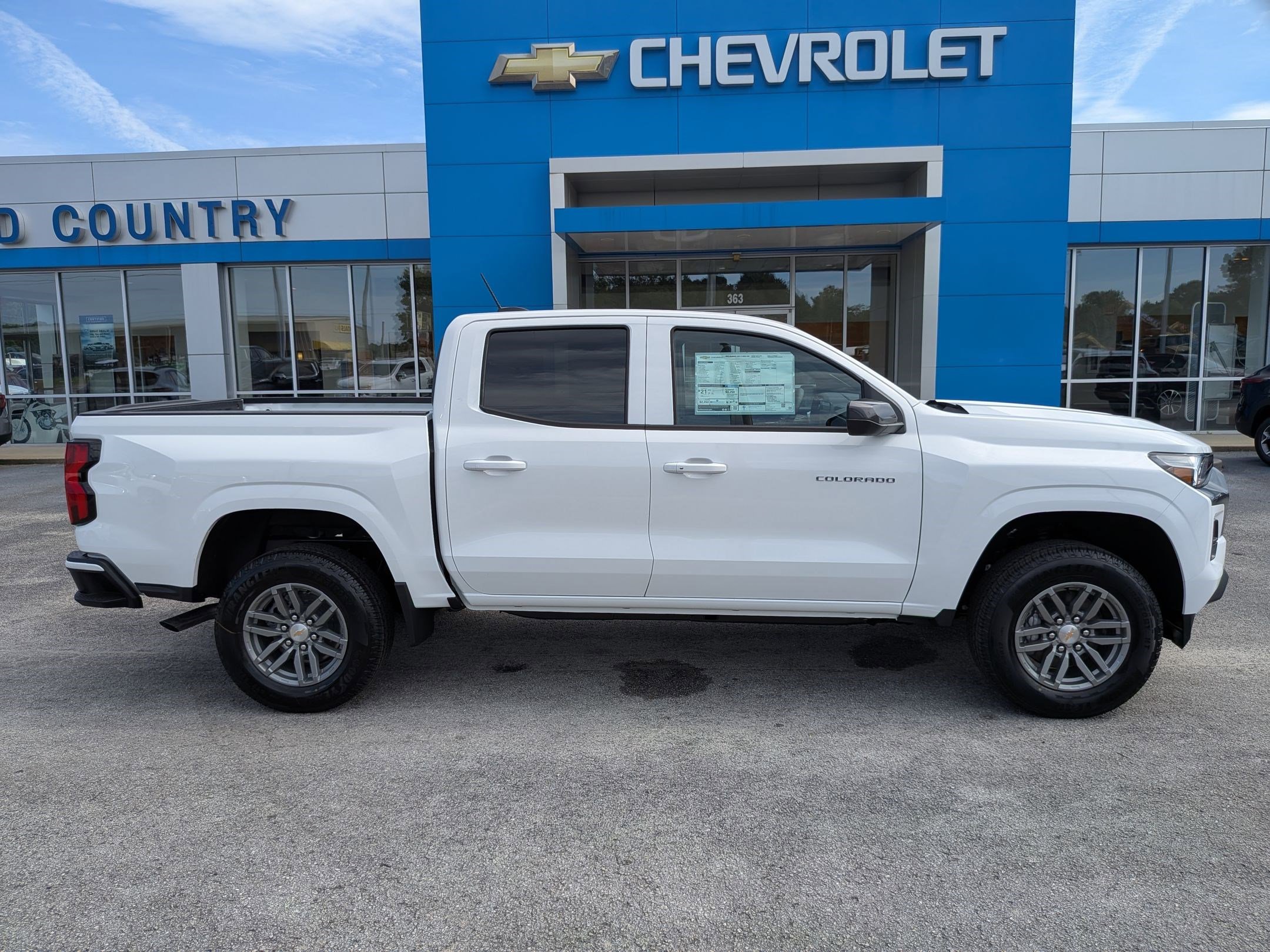 2026 Chevrolet Colorado LT photo 2