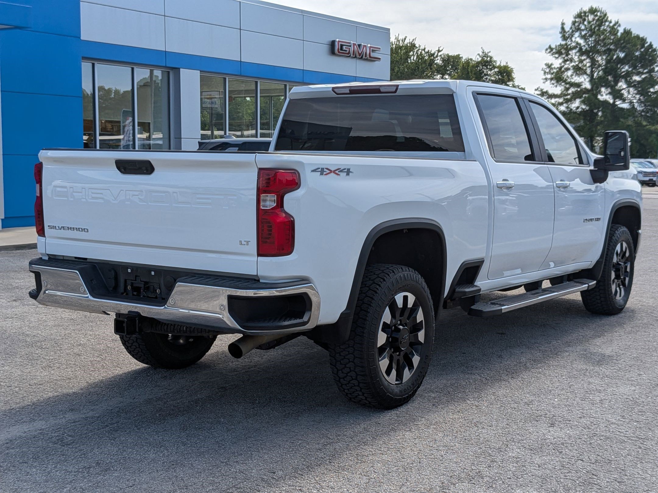 2020 Chevrolet Silverado 2500HD LT photo 3