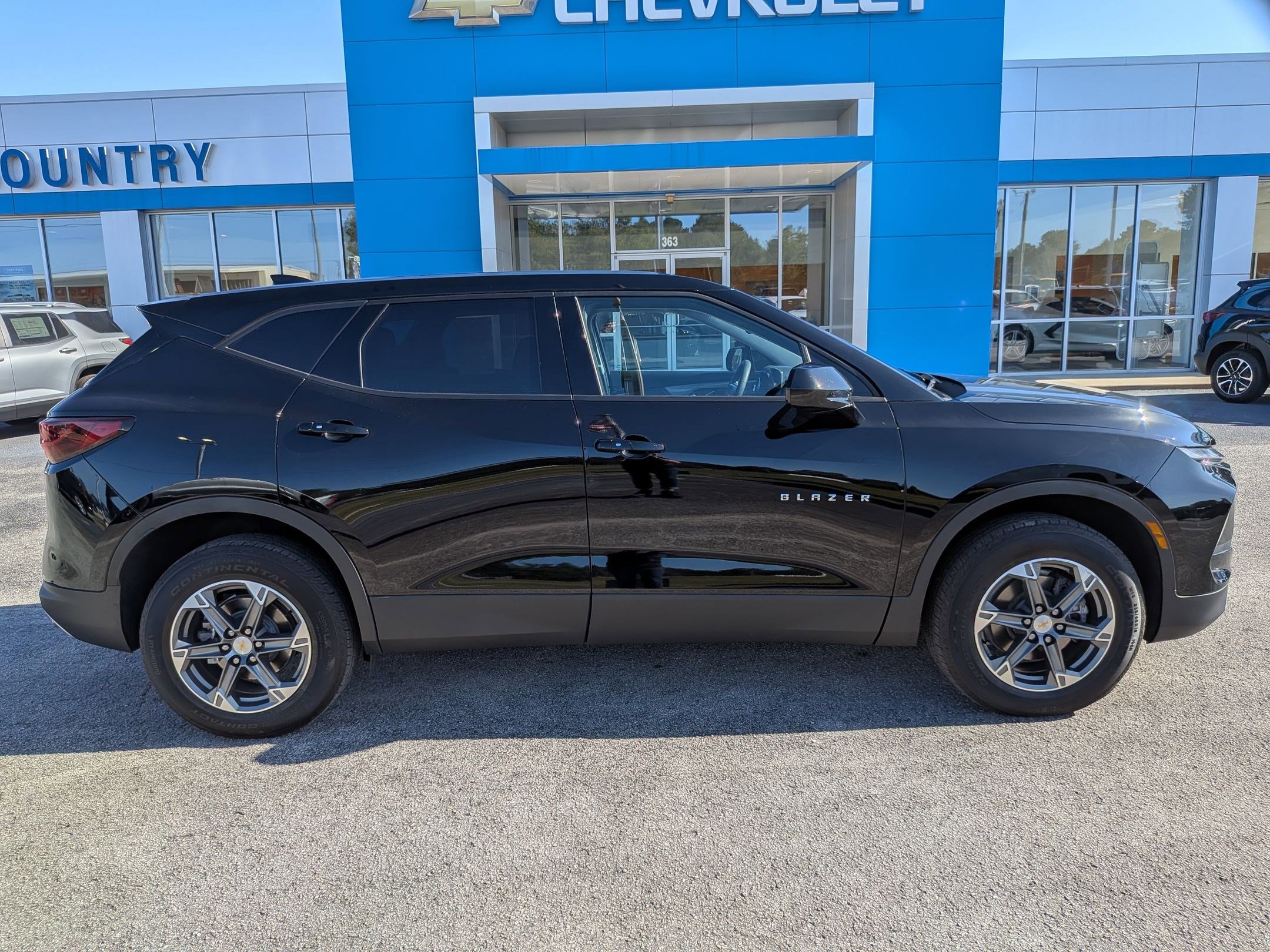 2025 Chevrolet Blazer 2LT photo 2
