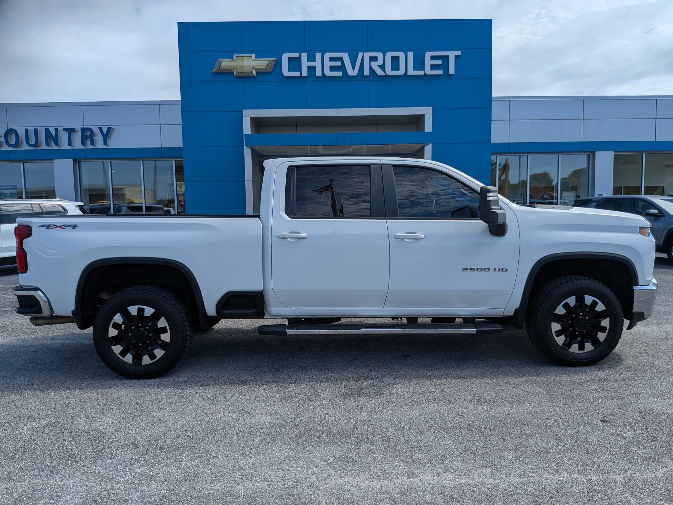 2020 Chevrolet Silverado 2500HD LT photo 2