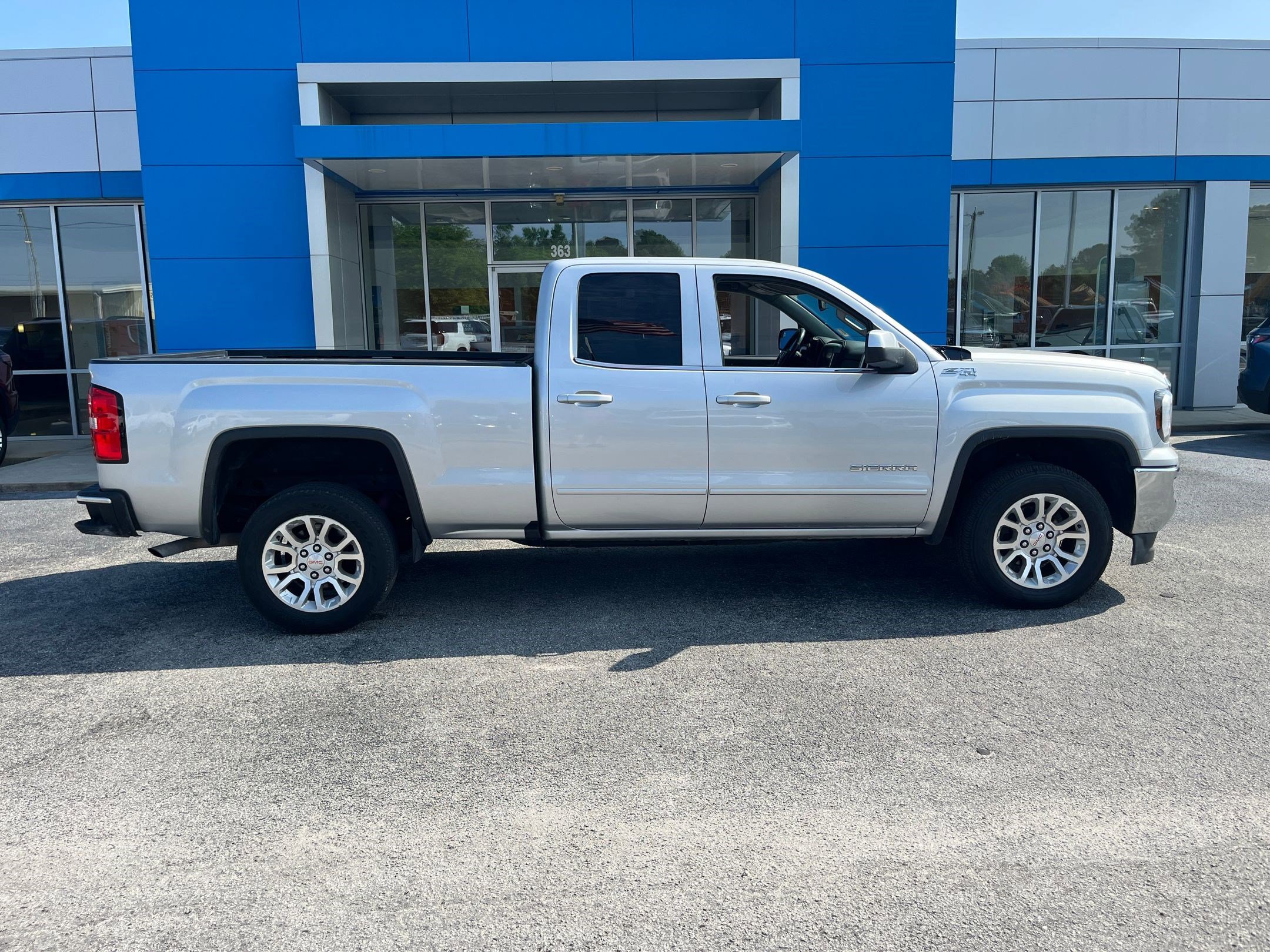 Used 2017 GMC Sierra 1500 SLE with VIN 1GTV2MEC1HZ328271 for sale in Whiteville, NC