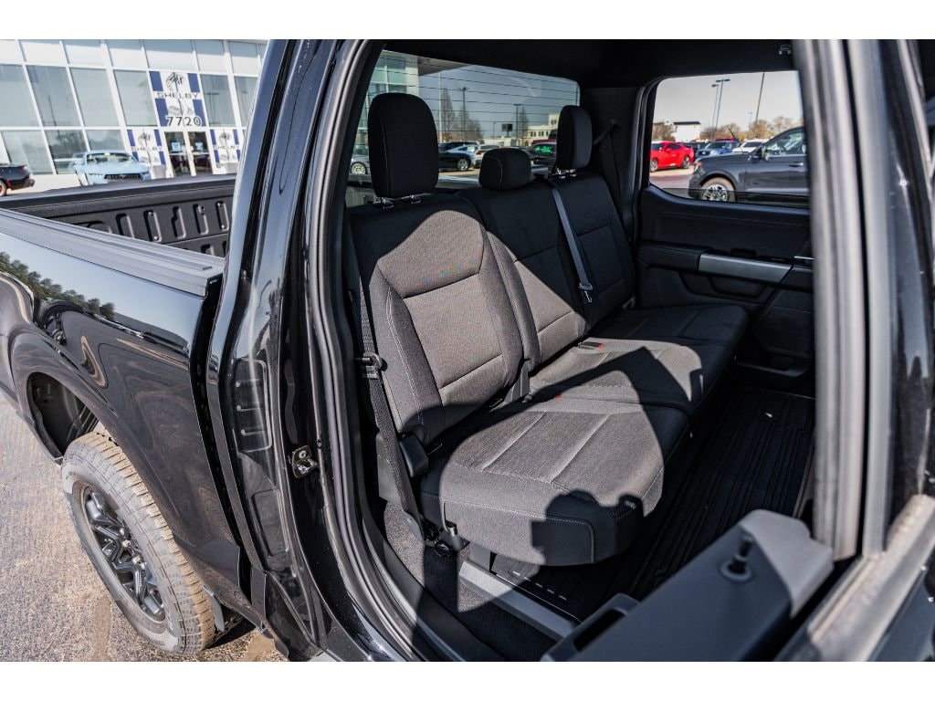 2025 Ford F-150 XLT - Photo 25
