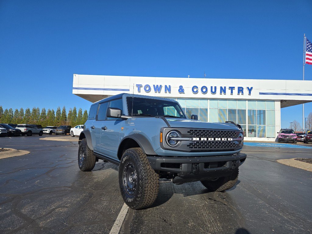 2025 Ford Bronco SUV 