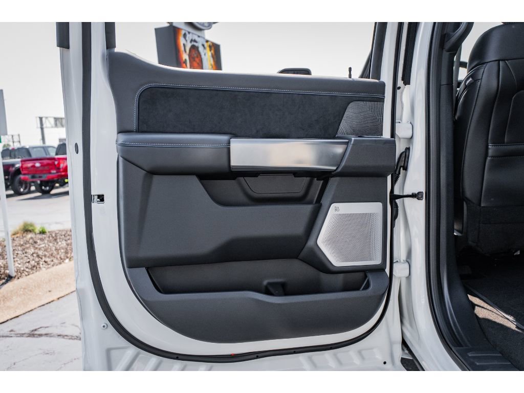 2025 Ford F-350 Super Duty Platinum - Photo 22