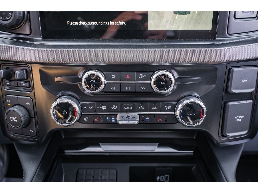2025 Ford F-350 Super Duty Platinum - Photo 17