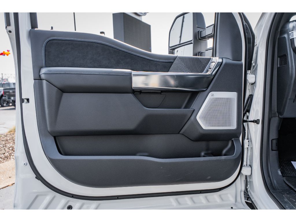 2025 Ford F-350 Super Duty Platinum - Photo 6