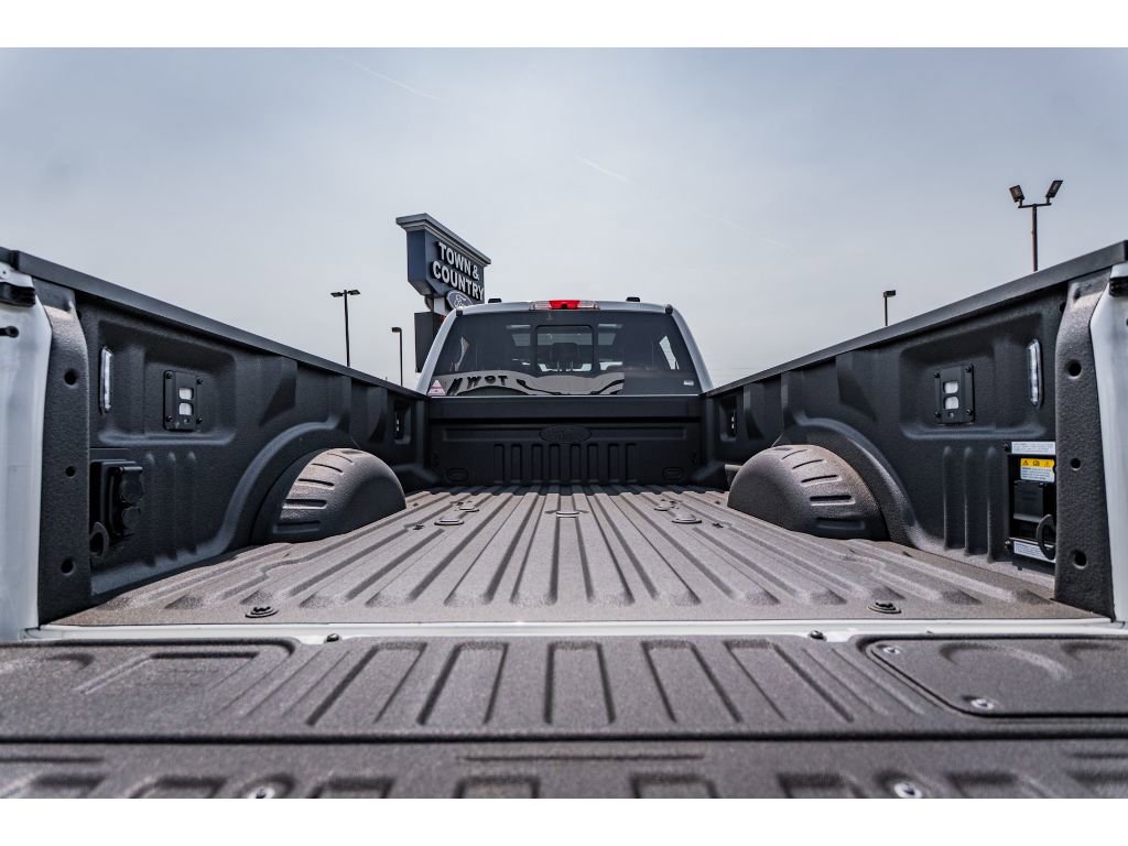 2025 Ford F-350 Super Duty Platinum - Photo 31