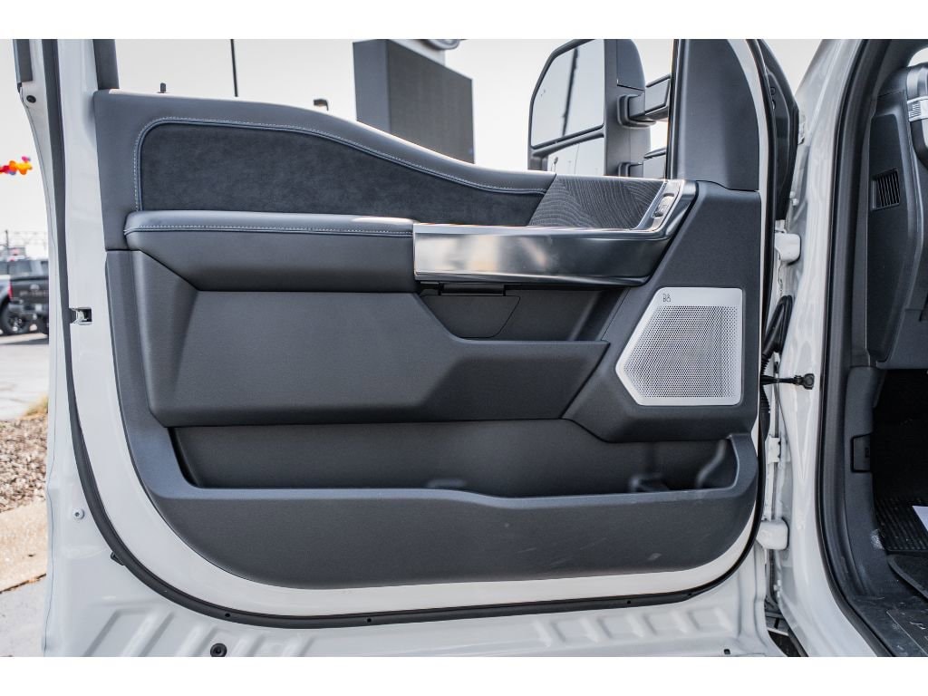 2025 Ford F-350 Super Duty Platinum - Photo 6