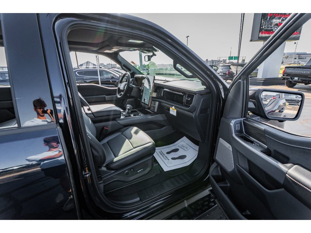 2025 Ford F-150 Lightning Lariat - Photo 20
