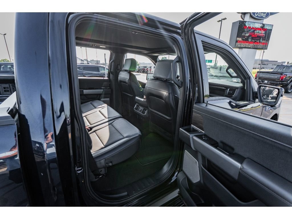 2025 Ford F-150 Lightning Lariat - Photo 25