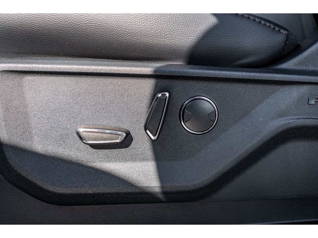 2025 Ford F-150 Lightning Lariat - Photo 8