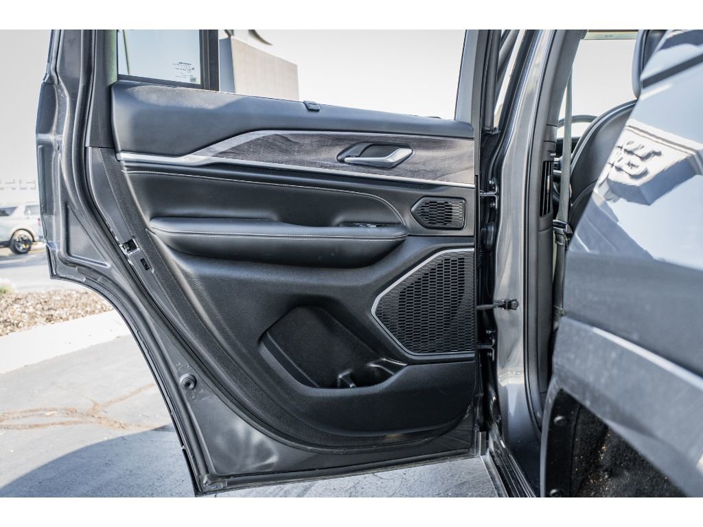 2023 Jeep Grand Cherokee Overland - Photo 22