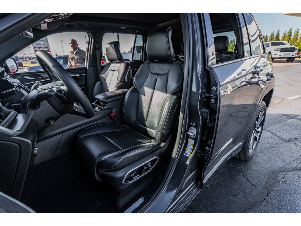 2023 Jeep Grand Cherokee Overland - Photo 8