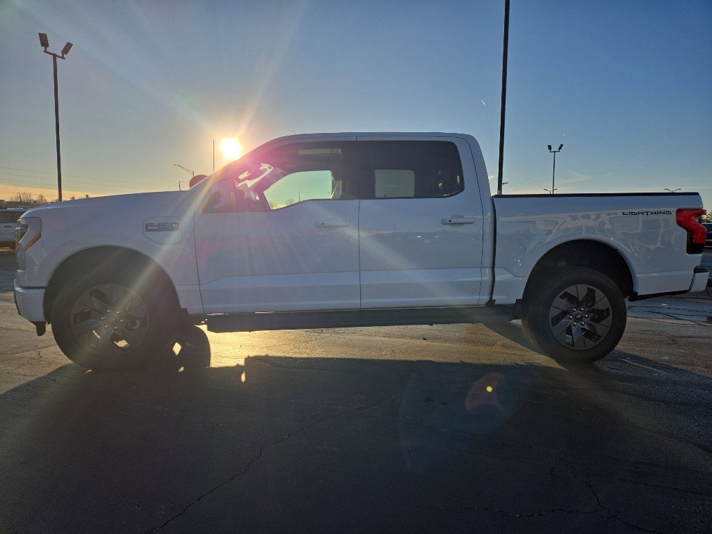 2025 Ford F-150 Lightning Lariat - Photo 8