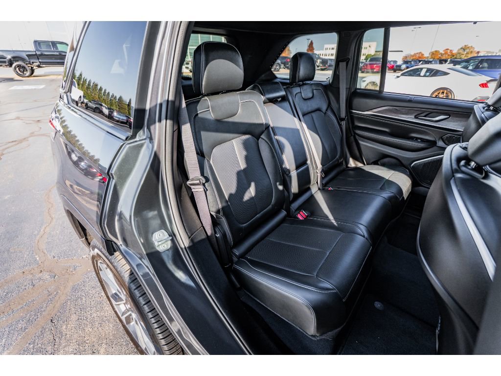 2023 Jeep Grand Cherokee Overland - Photo 25