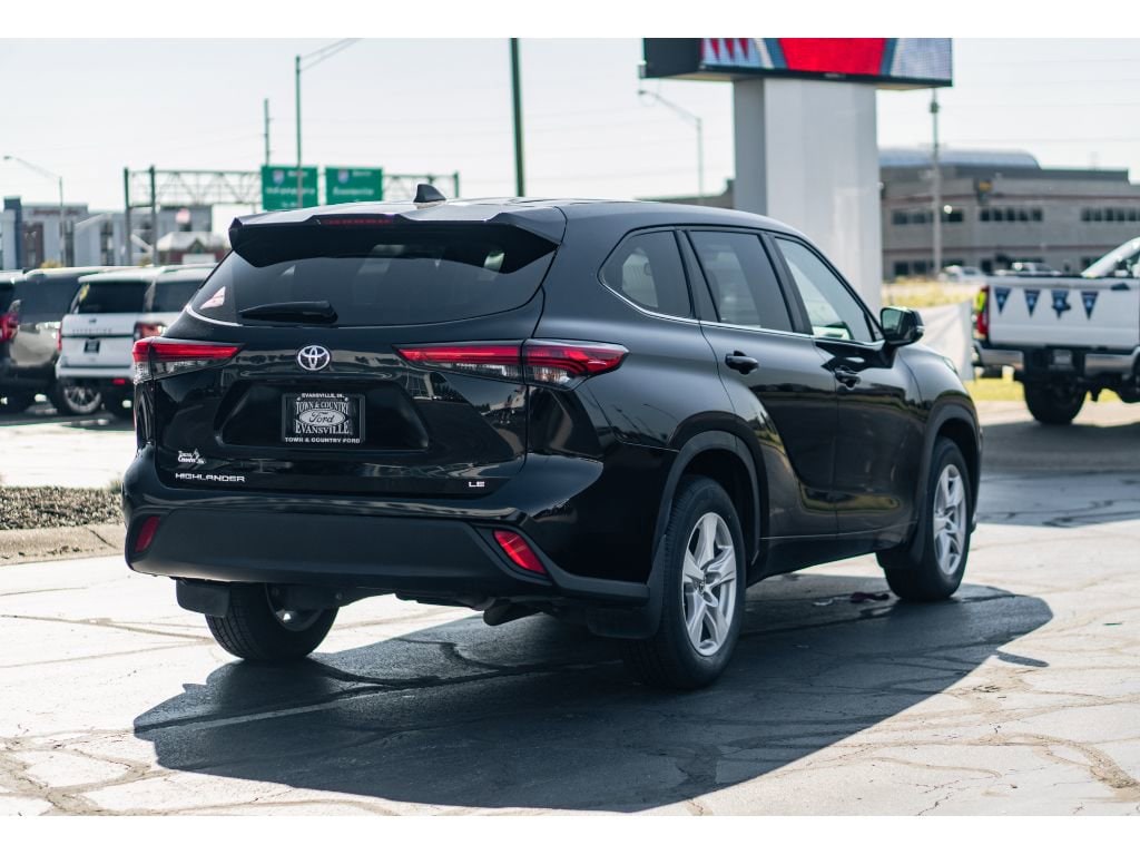 Used 2023 Toyota Highlander LE SUV