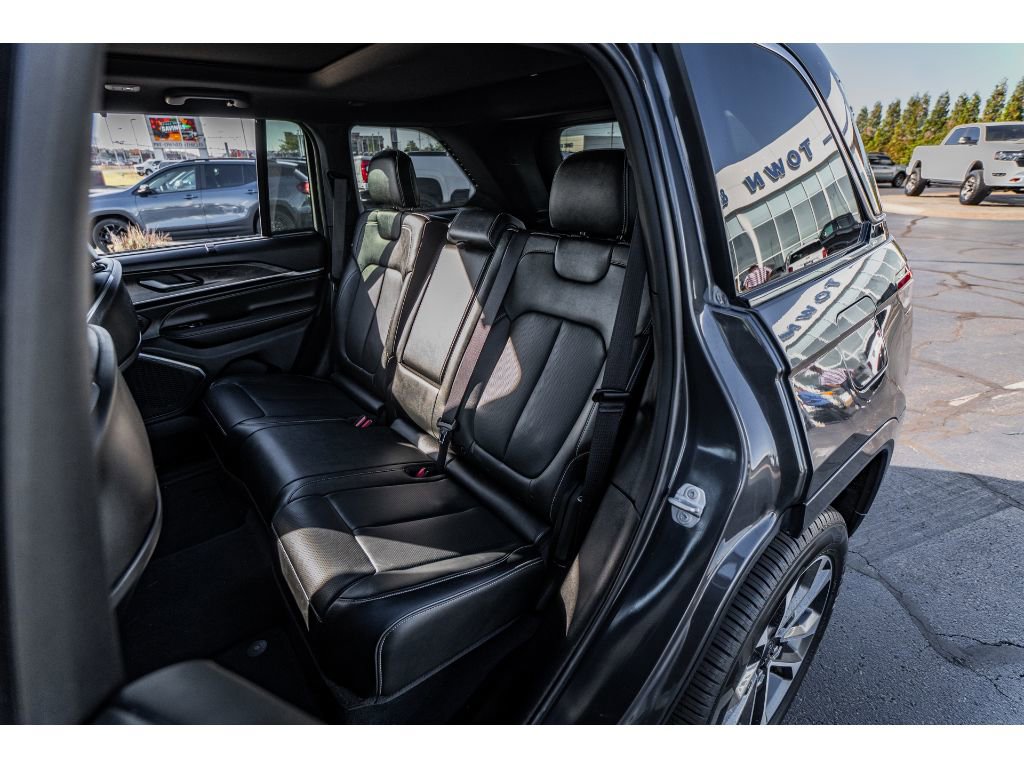 2023 Jeep Grand Cherokee Overland - Photo 23