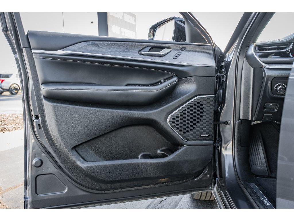 2023 Jeep Grand Cherokee Overland - Photo 6