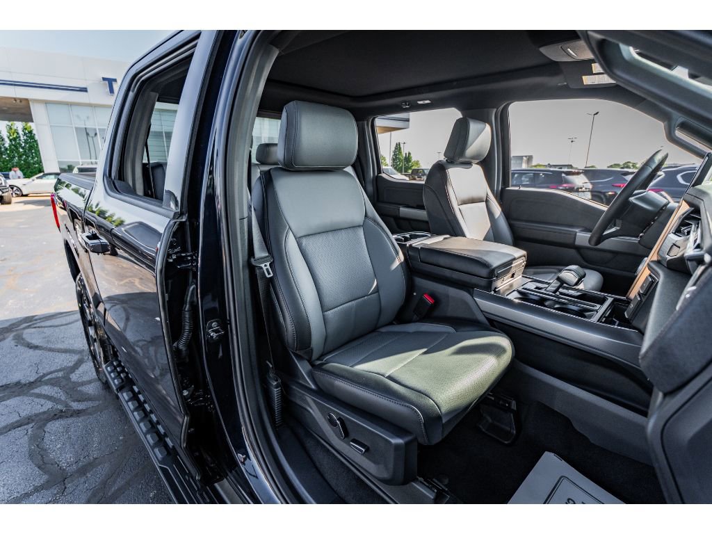 2025 Ford F-150 Lightning Lariat - Photo 18