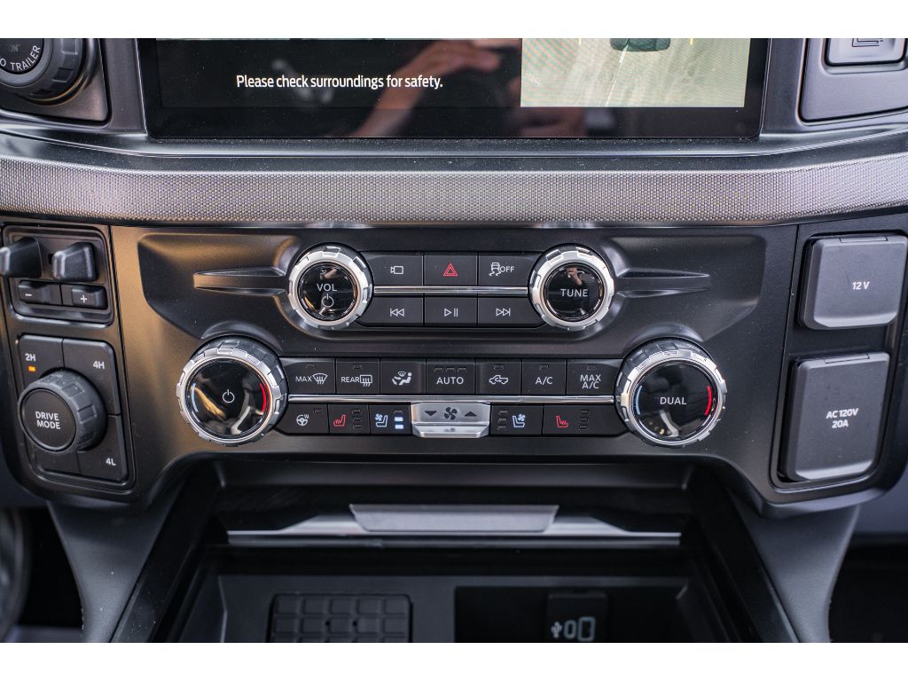 2025 Ford F-350 Super Duty Platinum - Photo 17