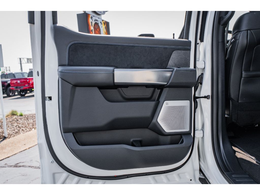 2025 Ford F-350 Super Duty Platinum - Photo 22